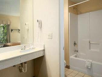 Hotel Baymont By Wyndham Jacksonville/butler Blvd 2*