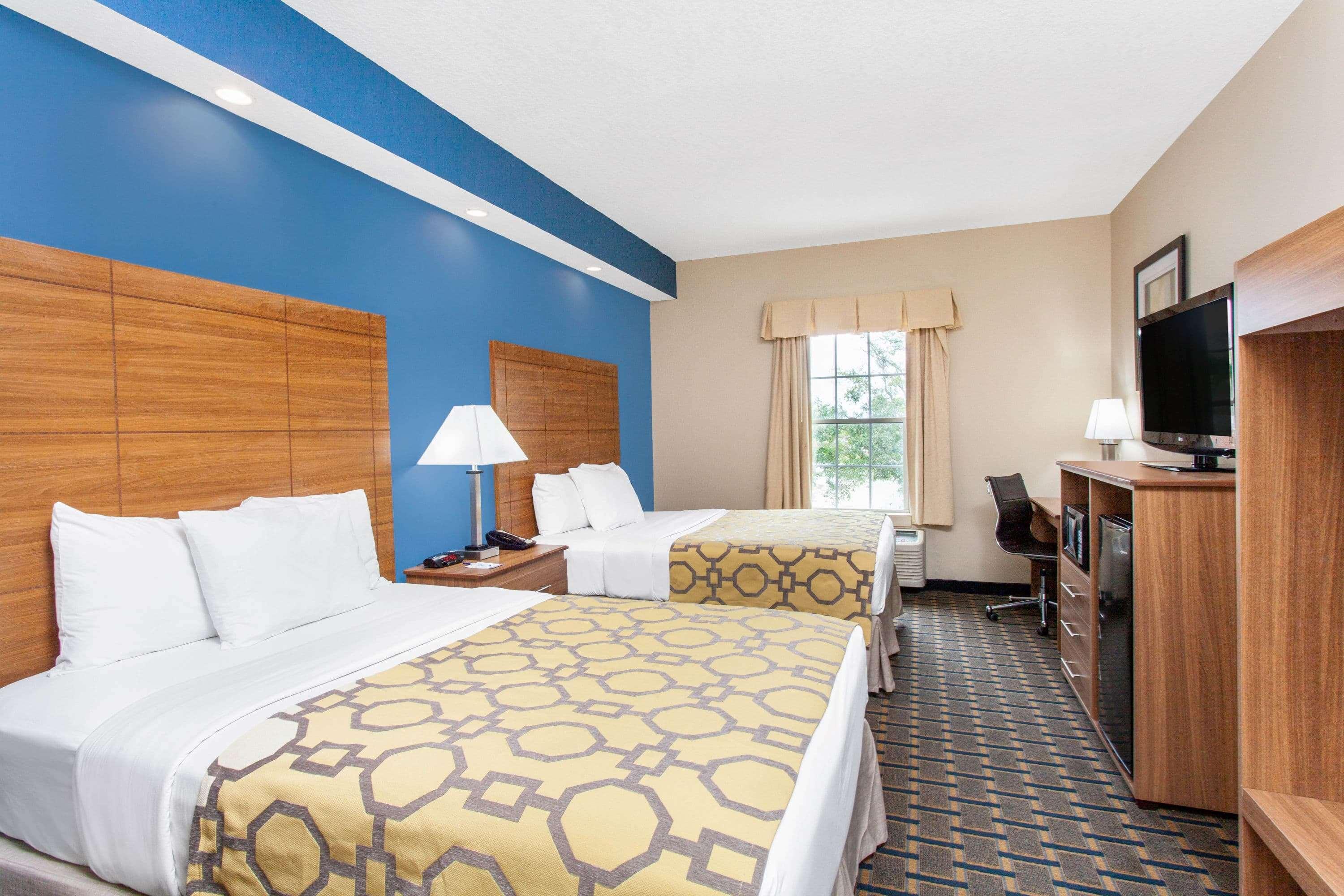 Baymont By Wyndham Jacksonville/butler Blvd Hotel